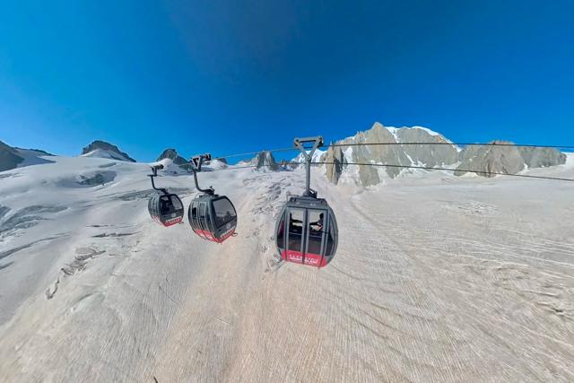 The overnight stay at the Mont Blanc at 3500 meters altitude in the Rifugio Torino