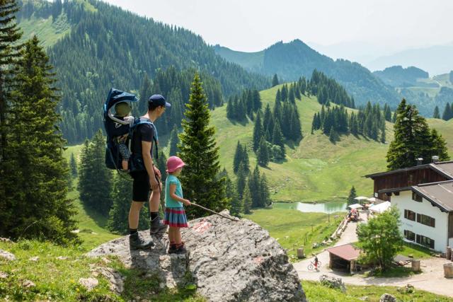 Hut overnight stay in the Chiemgau Alps at Priener Hütte with children