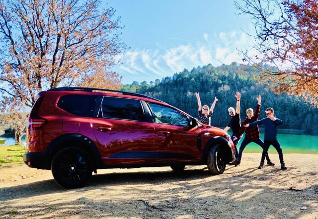 Travelling with the family car DACIA JOGGER in Nice and the South of France