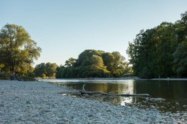 Bike tours for children in Munich: 3 easy tours along the Isar River